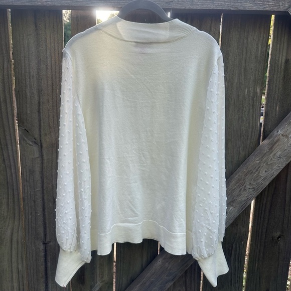 Vince Camuto Crisp White Swiss Dot Bubble Sleeve Lightweight Scoop Neck Sweater - Picture 6 of 6